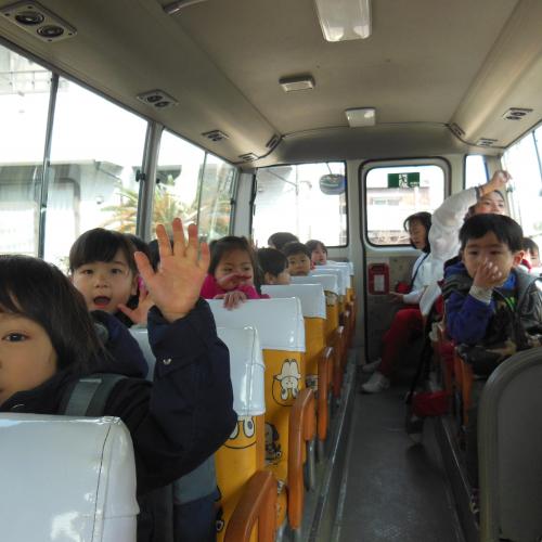 バスでしゅっぱーつ！