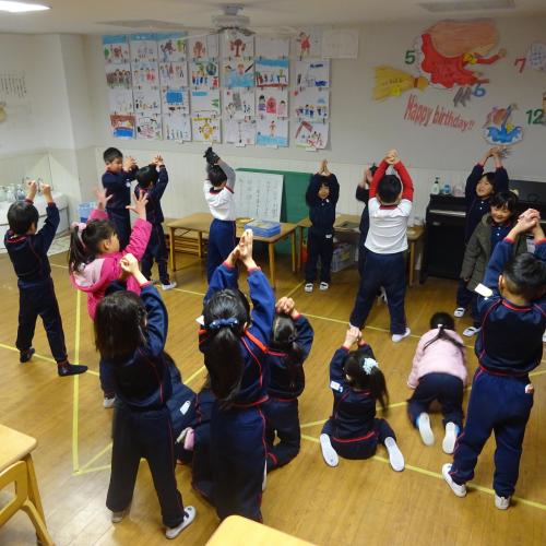 みんな踊りだす