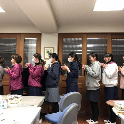 ①女子、背の順
