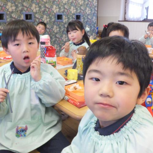 食べてるとこごめんね