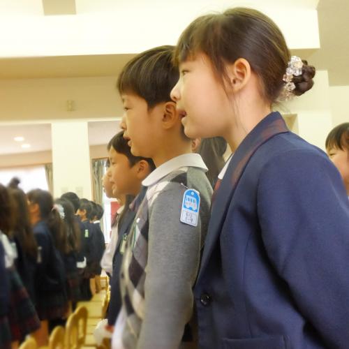 子ども歌う