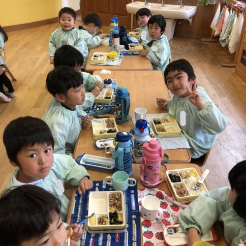 お兄さんたちいぇい