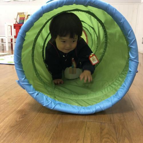 探検中
