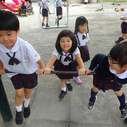 鉄棒練習中