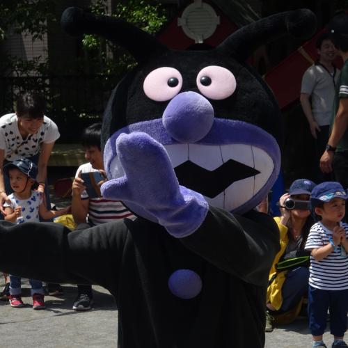 踊るバイキンマン