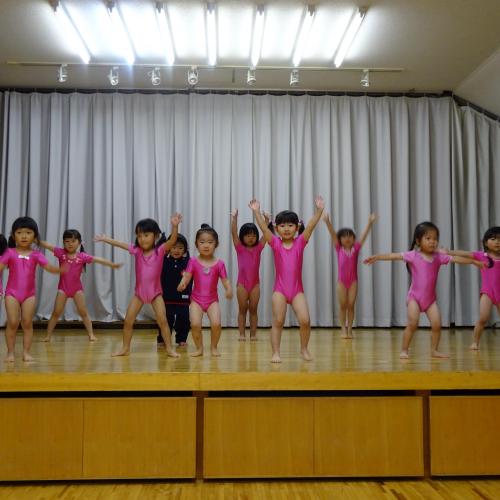 踊るのって