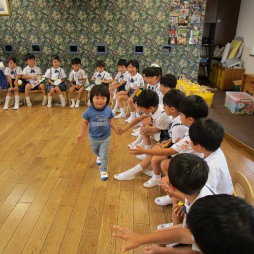 最後はみんなとハイタッチ